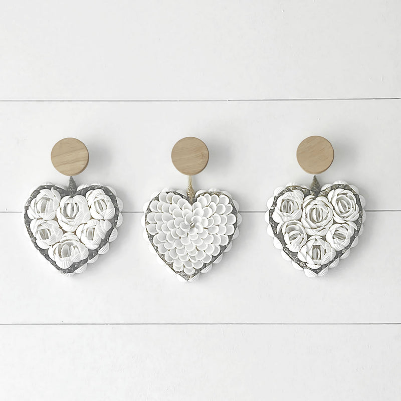 COASTAL HEART: Shell Decor
