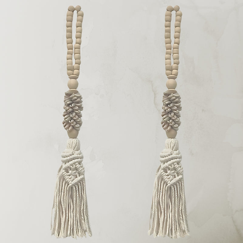 GYPSY DREAM : Macrame, Cowrie Shell and Wooden Bead Tassel