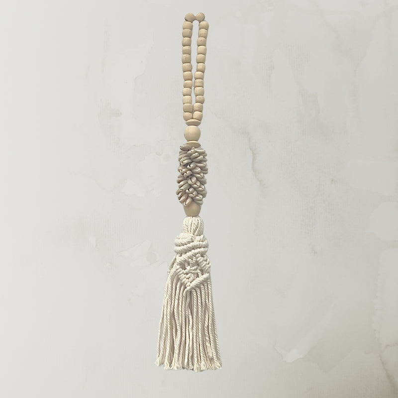 GYPSY DREAM : Macrame, Cowrie Shell and Wooden Bead Tassel