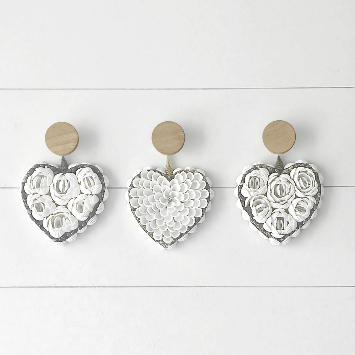 COASTAL HEART: Shell Decor