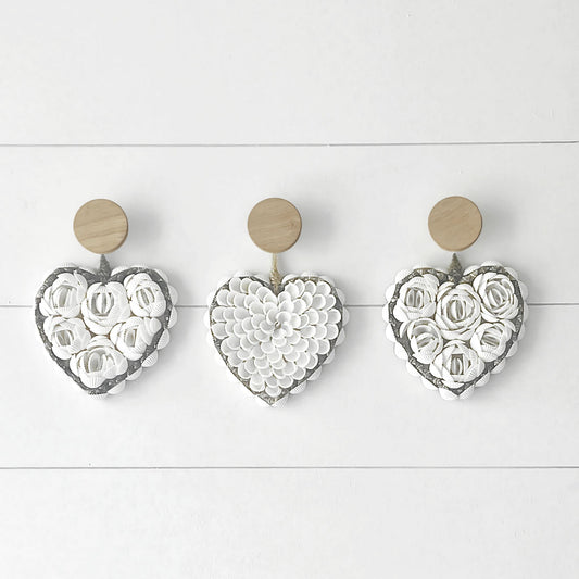 COASTAL HEART: Shell Decor