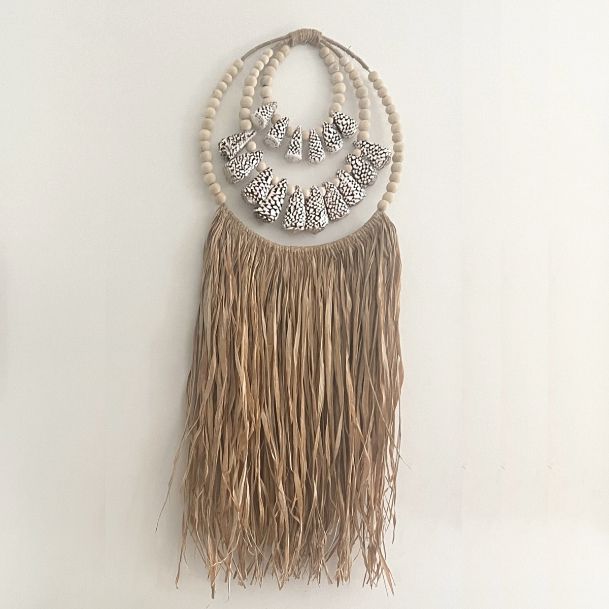 TAHITI SANDS : Shell and Raffia Wall Decor