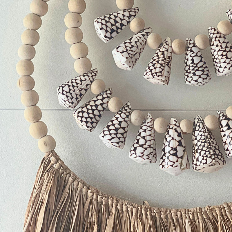 TAHITI SANDS : Shell and Raffia Wall Hanging Decor