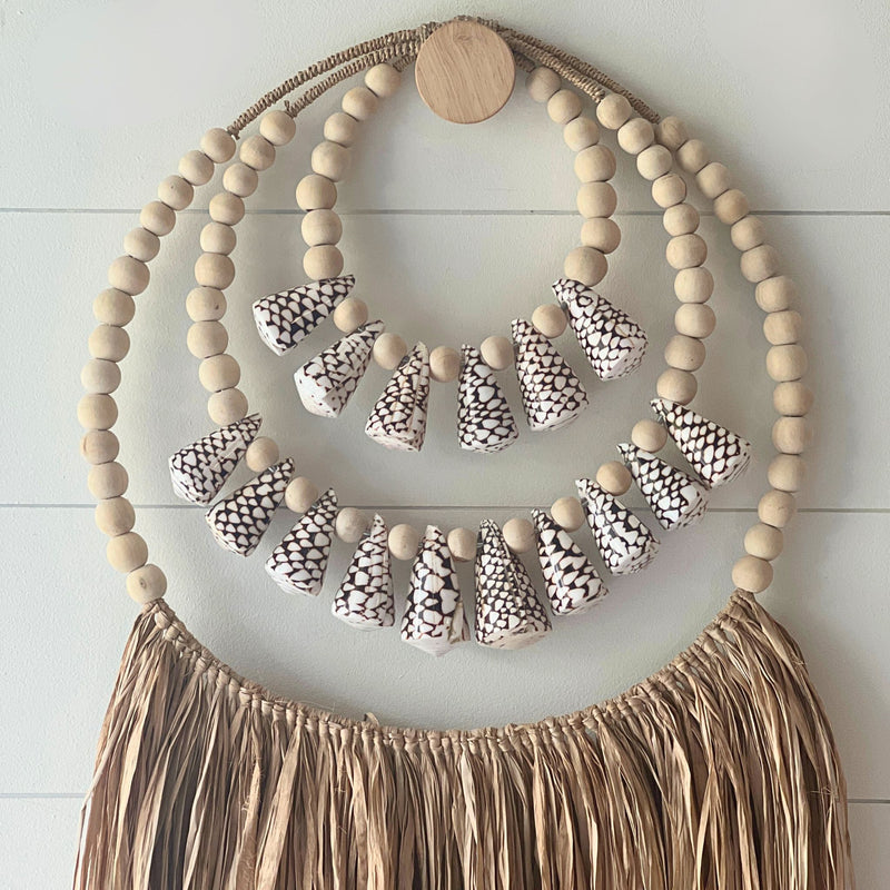 TAHITI SANDS : Shell and Raffia Wall Hanging Decor